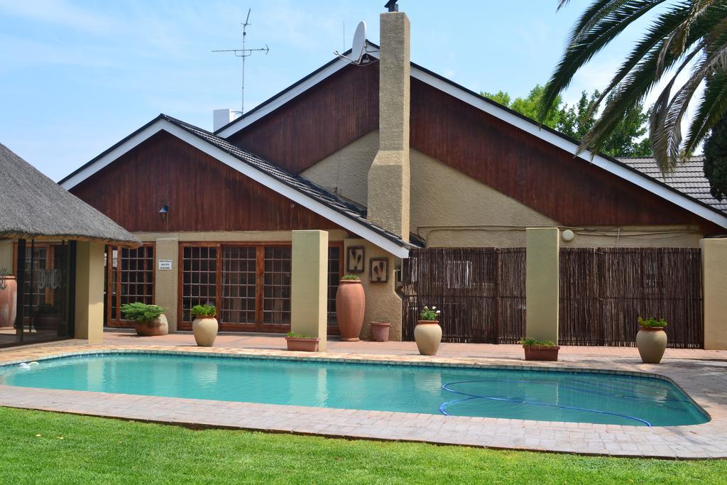 Castello Guesthouse Vryburg 外观 照片